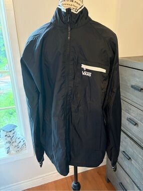 Men’s Size Large Vans Black Windbreaker Jacket with White Zip Detail in EUC